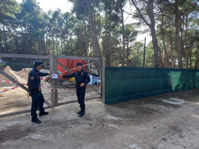 Tremiti, sequestrata area sotto vincolo paesaggistico adibita a deposito edile: una denuncia
