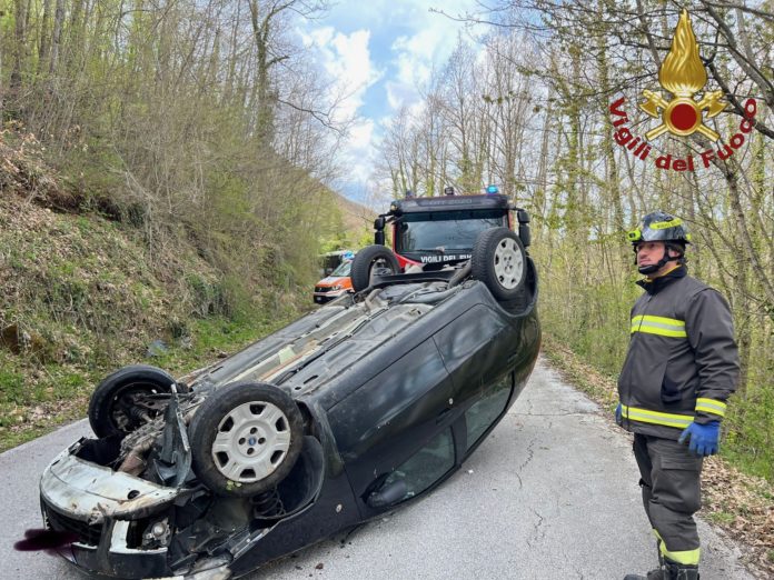 Si ribalta con l’auto tra Miranda e Carovilli, ferita una donna