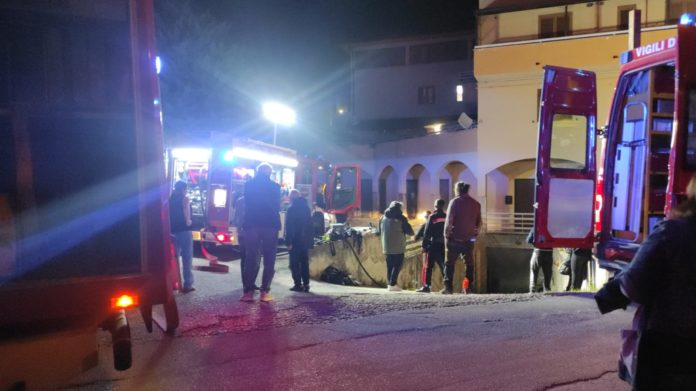Scoppia incendio in una casa a Monteroduni, intervengono i Vigili del Fuoco: famiglie evacuate