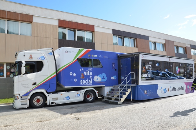 Una vita da social, il ”truck” della Polizia Postale ha fatto tappa a Bojano