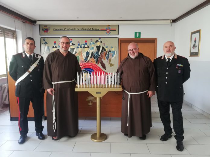 Rubano candeliere votivo in chiesa: denunciati