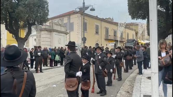 La parata dei fucilieri a San Giuliano del Sannio in onore del santo patrono