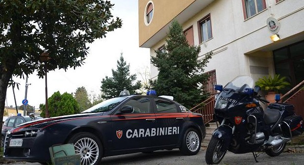 Isernia, minaccia due giovani con un coltello: Carabinieri rintracciano malvivente