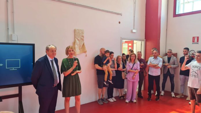 La palestra della scuola Achille Pace di via Po intitolata al piccolo Manuel