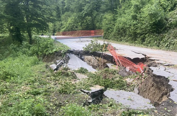 Frana sulla provinciale tra Carovilli e Miranda, tratto stradale chiuso al traffico
