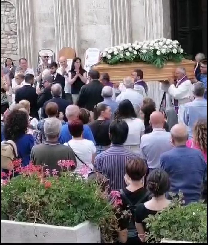 Tanti fedeli nella Cattedrale di Trivento per le esequie di don Mimì Fazioli. Il vescovo Palumbo: ha messo il suo cuore al servizio di questa chiesa diocesana