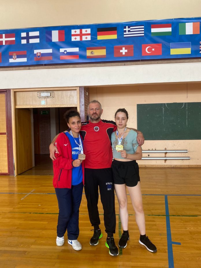 Anna Tavaniello compie 14 anni. Auguri e complimenti !!!