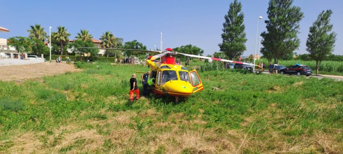 Cade dal monopattino a Montenero, 35enne trasferito in elisoccorso a Pescara