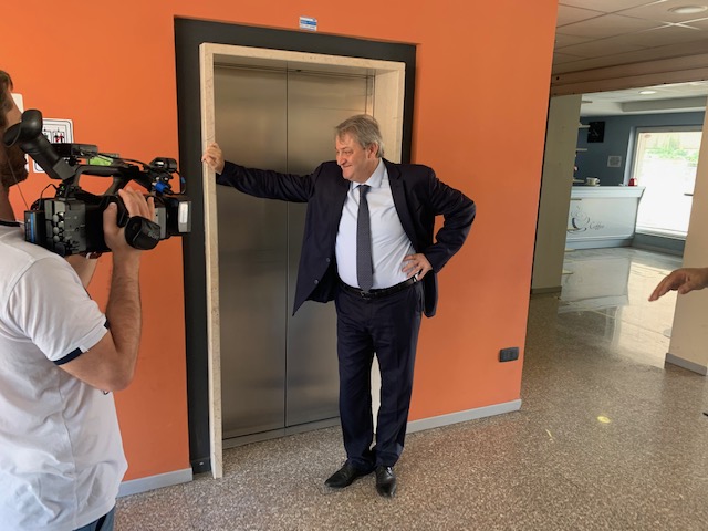 Roberti si è insediato a Palazzo Vitale: “Subito al lavoro”