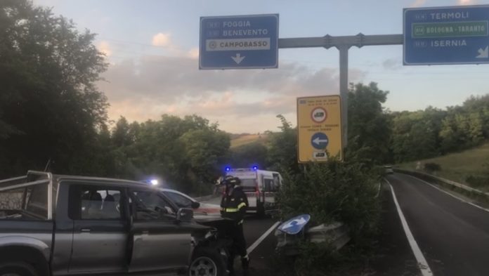 Incidente sulla Bifernina, auto contro guardrail: ferito il conducente