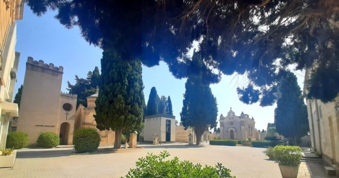 Discarica interrata e resti umani nel cimitero di Francavilla: indagato un isernino