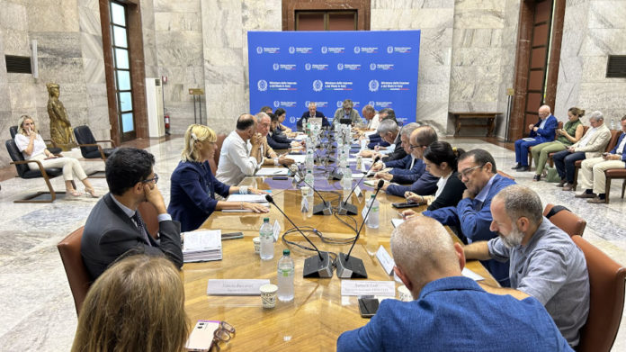 Produzione Stellantis in Italia, aperto il confronto al Ministero
