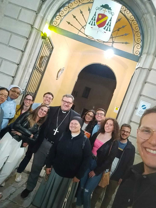 Il vescovo di Trivento Palumbo riceve la delegazione diocesana di ritorno dalla Giornata Mondiale dei Giovani a Lisbona