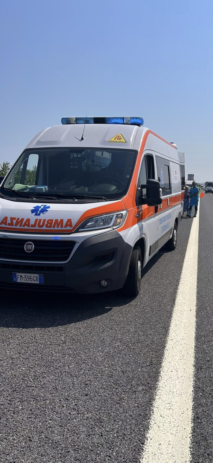 Tamponamento in A14 quattro i feriti: mamma e tre figli