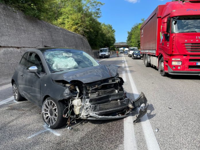 Violento tamponamento sulla statale 17, due persone finiscono in ospedale