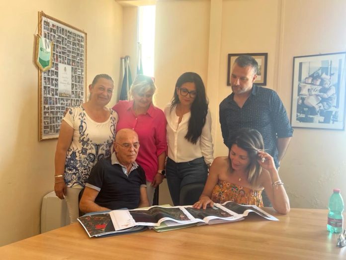 Costa aggredita dall’erosione: sindaco di Montenero e imprenditore Sarni studiano strategie