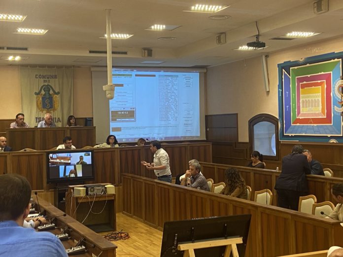 Tensione in Consiglio a Isernia, Barone (M5S) riconsegna deleghe. Mancini: “Crisi politica”