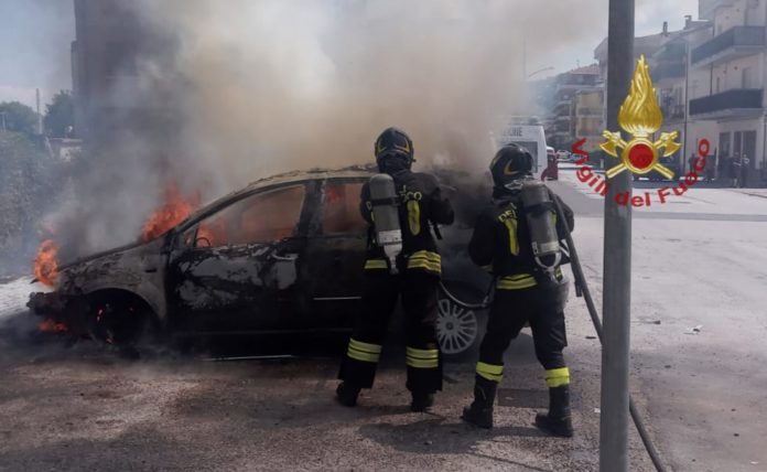 Auto distrutta dalle fiamme a Bojano, si indaga per stabilire le cause del rogo