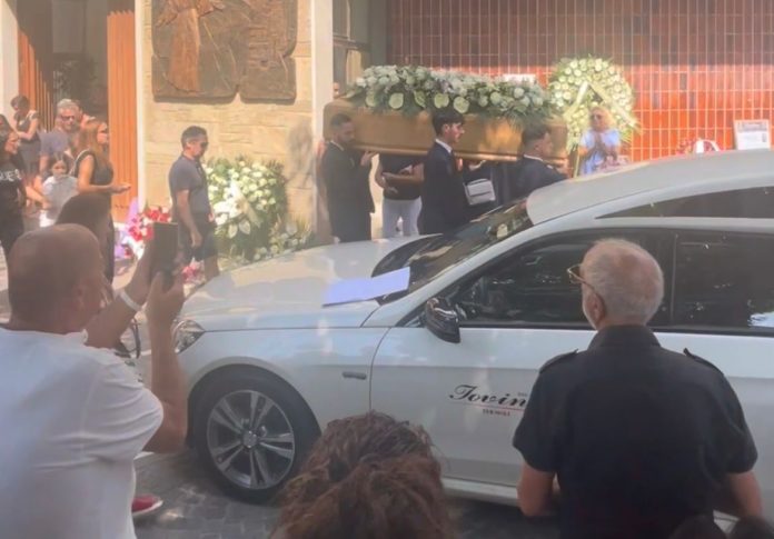 Termoli, l’ultimo commosso saluto a Gianluca De Luca