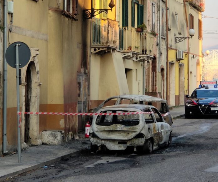 Auto distrutte dalle fiamme nella notte a Bojano, accertamenti in corso