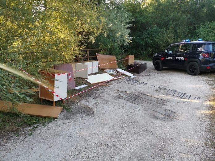 Sessano del Molise, rifiuti abbandonati: nei guai lo ‘svuota cantine’