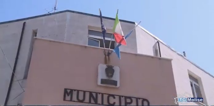 Macchiagodena, incendio in una palazzina: due famiglie evacuate