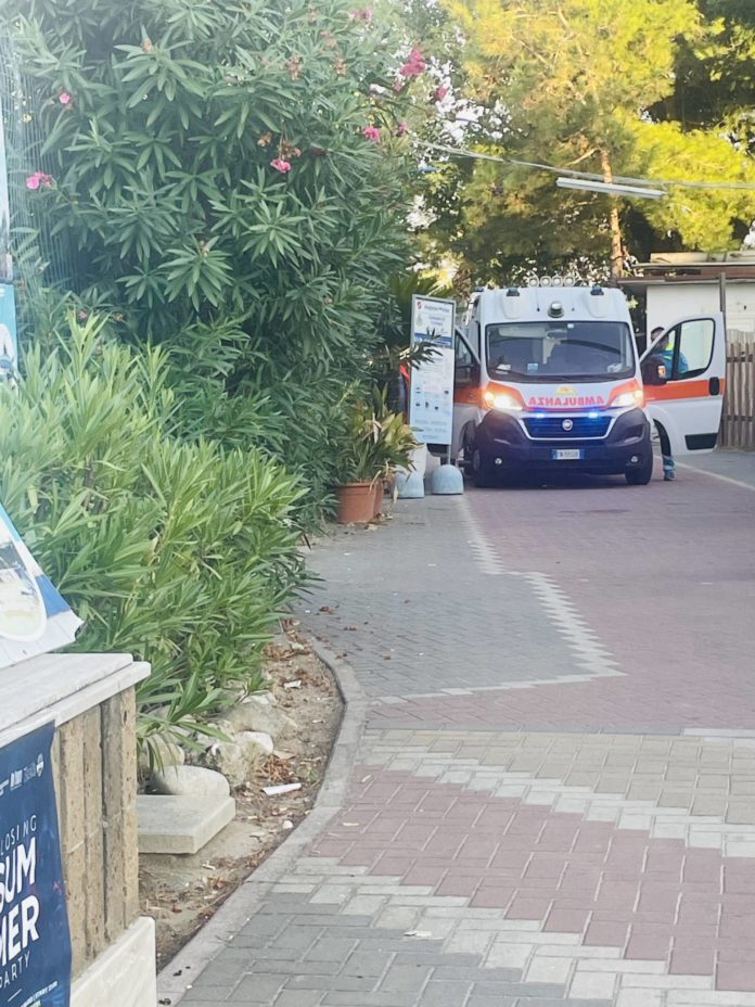 Termoli, malore in acqua: uomo di 79 anni muore al lidi Cala dei Longobardi, inutili i soccorsi