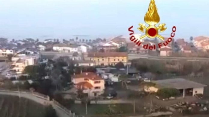 Corpo sbalzato fuori dall’azienda, sotto shock la famiglia dell’operaio di Palata morto nell’esplosione a Casalbordino