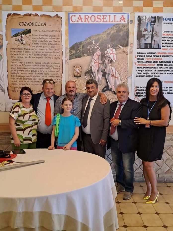 Iniziativa originale, una rappresentanza di triventini al raduno di cittadini molisani e abruzzesi con il cognome Carosella