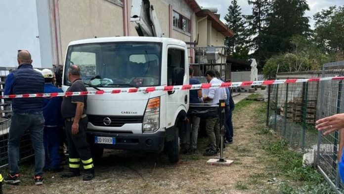 Operaio morto folgorato, svolta l’autopsia. Tre indagati