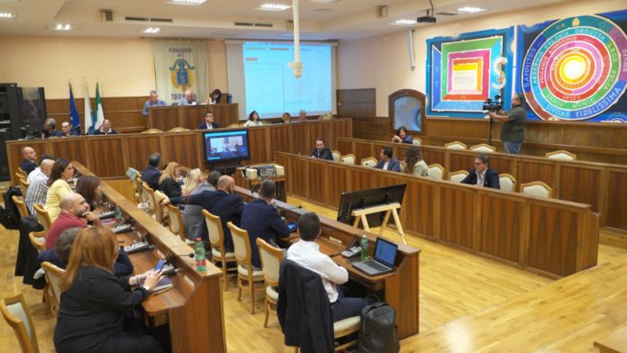 Isernia, Consiglio comunale: Falcione lascia ‘Isernia Futura’, passa mozione su Afasev