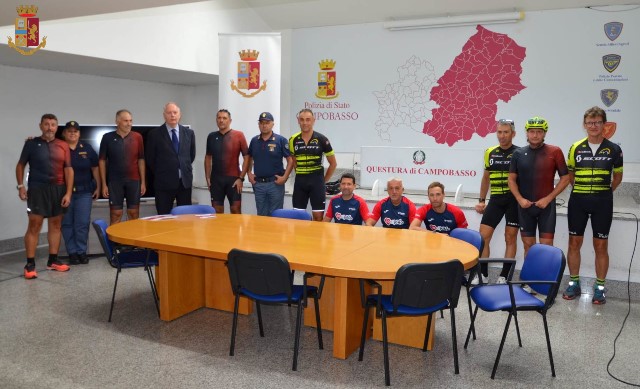 Ha fatto tappa in Questura a Campobasso l’iniziativa “Io ci sono – Pedalando sulla via di San Michele”