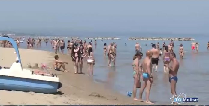 Termoli, bimbo in difficoltà in mare, tempestivo l’intervento dell’ istruttore Federico Palombo