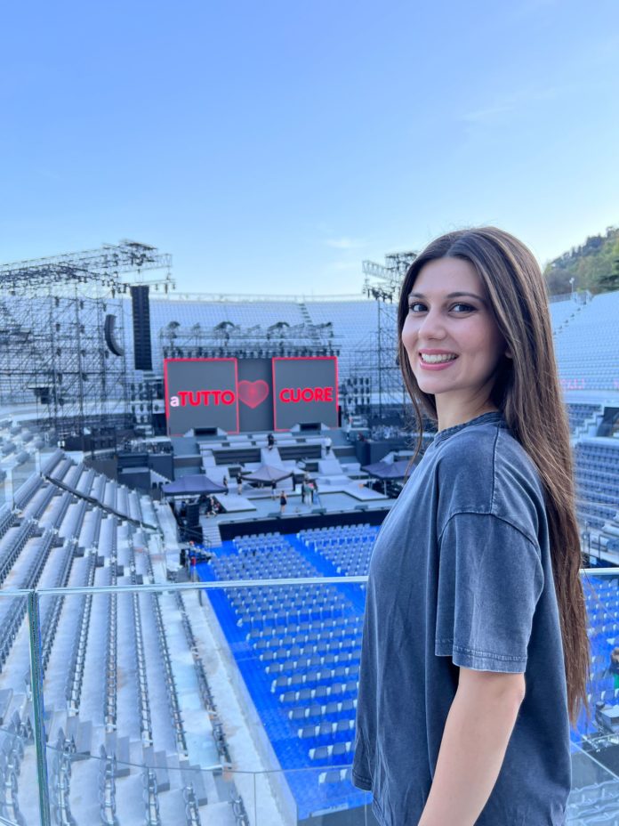 La molisana Alessia Notaro nel tour “Atuttocuore” di Claudio Baglioni: è una delle coriste