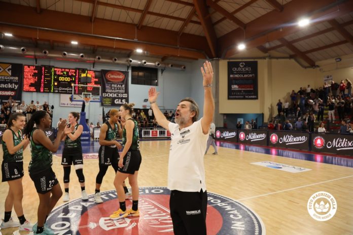 Basket, la Molisana Magnolia, sorrisi anche alla prima casalinga: superata Roma allo sprint. Il tecnico Mimmo Sabatelli loda il gruppo: «Questa è una squadra in cui ogni elemento può portare il proprio contributo»