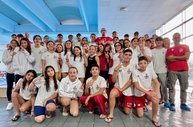 Nuoto, Coppa Parigi, la stagione parte alla grande per il team biancorosso