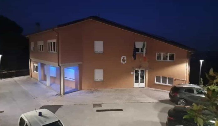 “Luci bianche e blu per Israele” al Comune di Torella del Sannio dopo l’attentato di Hamas