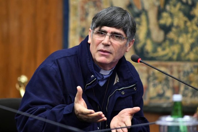 Legalità, don Maurizio Patriciello a Campobasso incontra gli studenti del convitto Mario Pagano