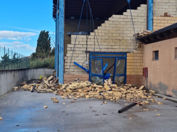 Crollo palestra Casacalenda, Vigili del Fuoco sequestrano struttura. Maltempo: in alcuni comuni manca ancora la corrente elettrica