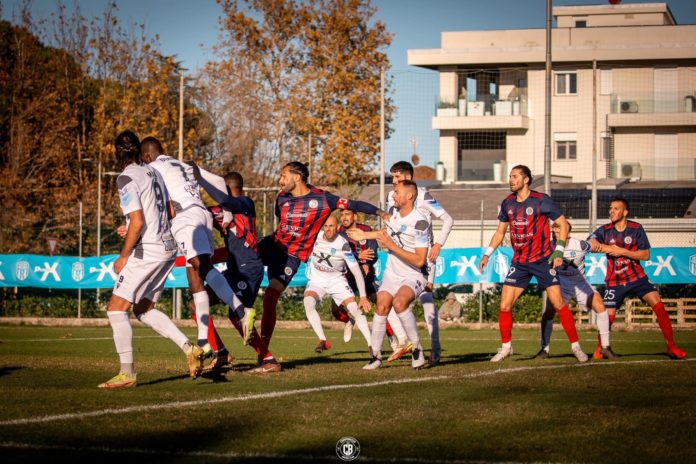 Calcio, Serie D, Campobasso domani in campo contro il Fano, domenica il big match contro la Samb. Il Termoli riparte dall’ottimo punto contro il Chieti