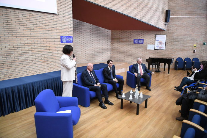 Marinella, i re delle cravatte in cattedra all’Unimol: “Apriamo ogni mattina alle 6 e mezza”