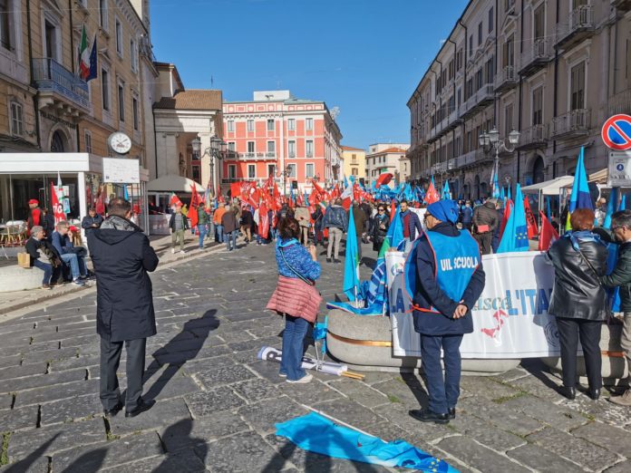 Sindacati in piazza contro la manovra del Governo