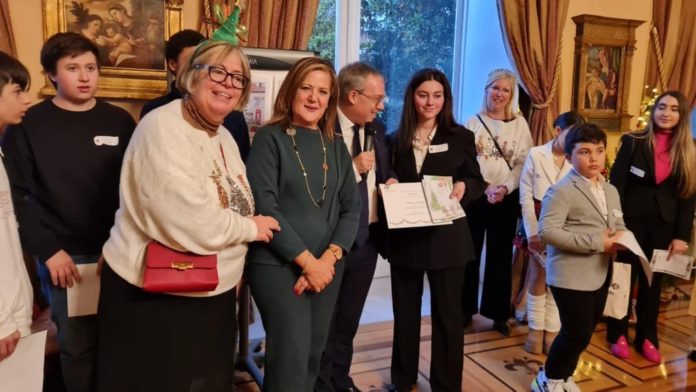 Una cartolina di Natale per l’ambasciatore britannico: premiata studentessa molisana