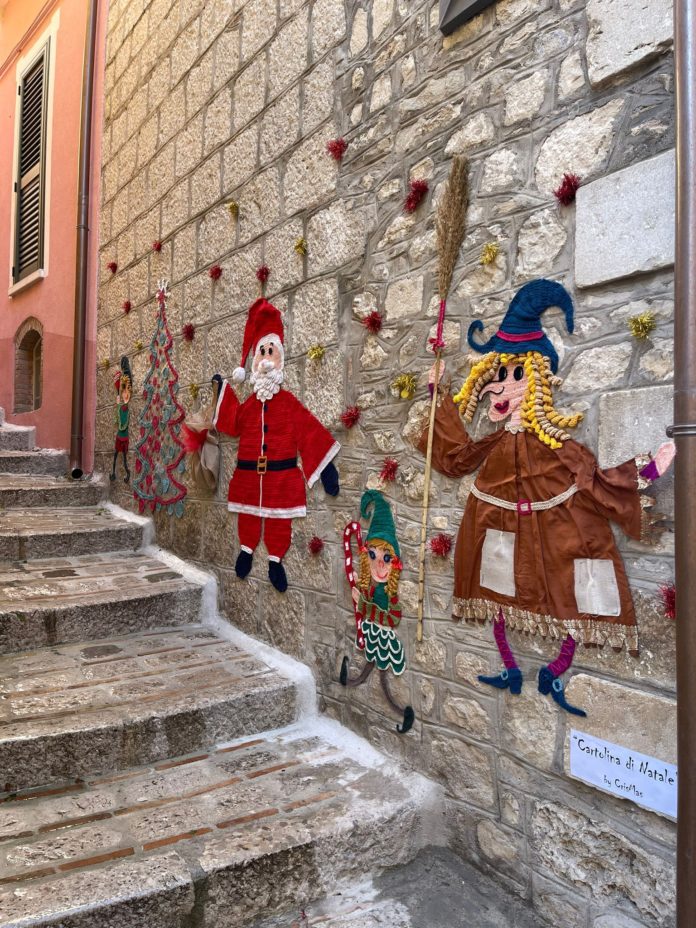 Il centro storico di Trivento si prepara alle feste natalizie con i lavori ad uncinetto
