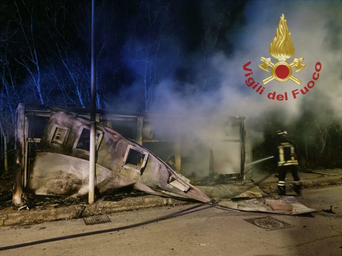 In fiamme l’isola ecologica a Colle D’Anchise, sul posto Vigili del fuoco e Carabinieri