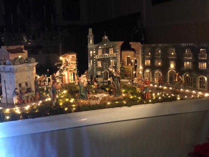 Il Natale a Gambatesa. Il presepe nella chiesa di San Nicola con raffigurati piazza Municipio e largo Fontana