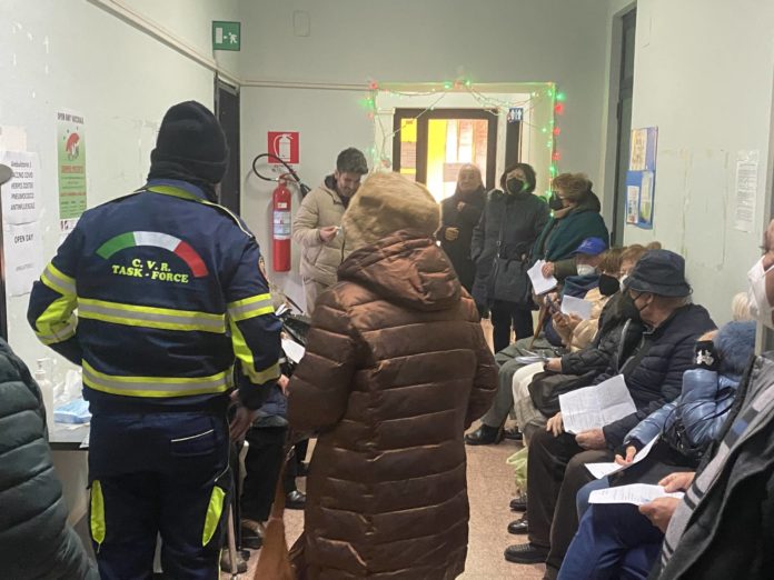 In centinaia agli open day vaccinali