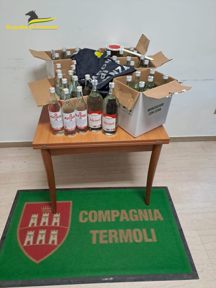 Alcolici di contrabbando, la Finanza sequestra 60 bottiglie