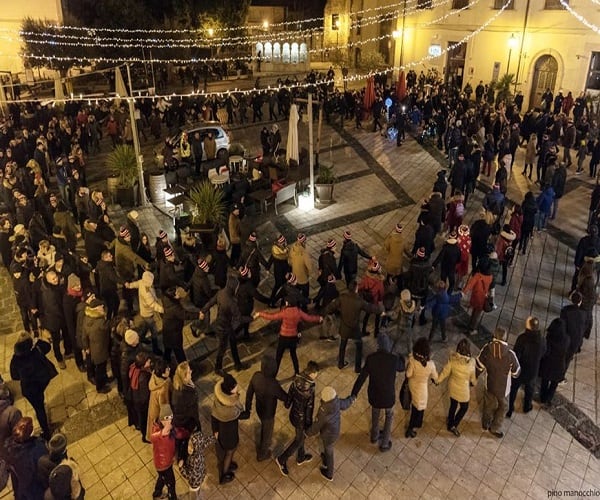 Torna BrindISernia, una catena umana illuminerà la notte di San Silvestro brindisernia