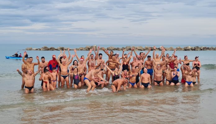 Sempre più temerari: a Termoli il tuffo di Capodanno